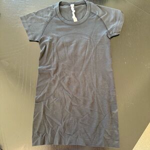 Lululemon Black Short Sleeve Workout Top size 4